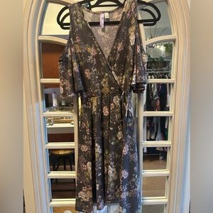 Francesca’s Floral Dress | Open Shoulder